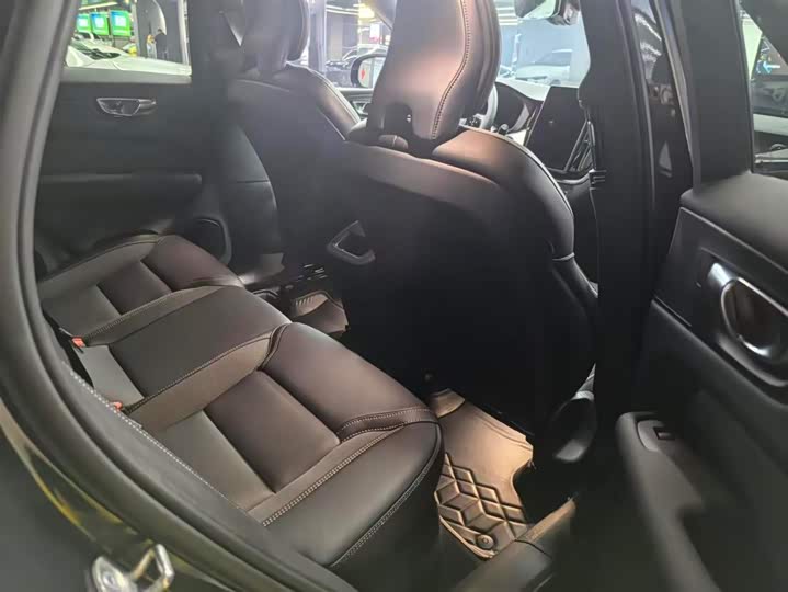 Фото 2 - Volvo XC60