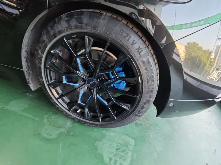 Фото 6 - Zeekr 001