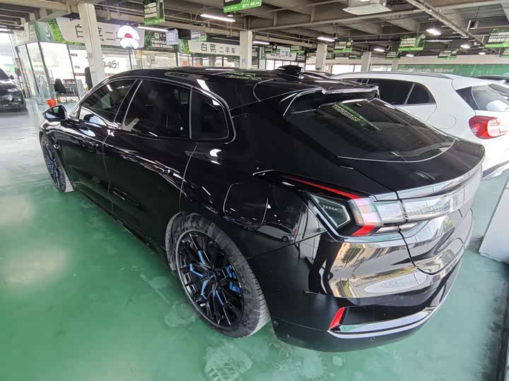 Фото 7 - Zeekr 001