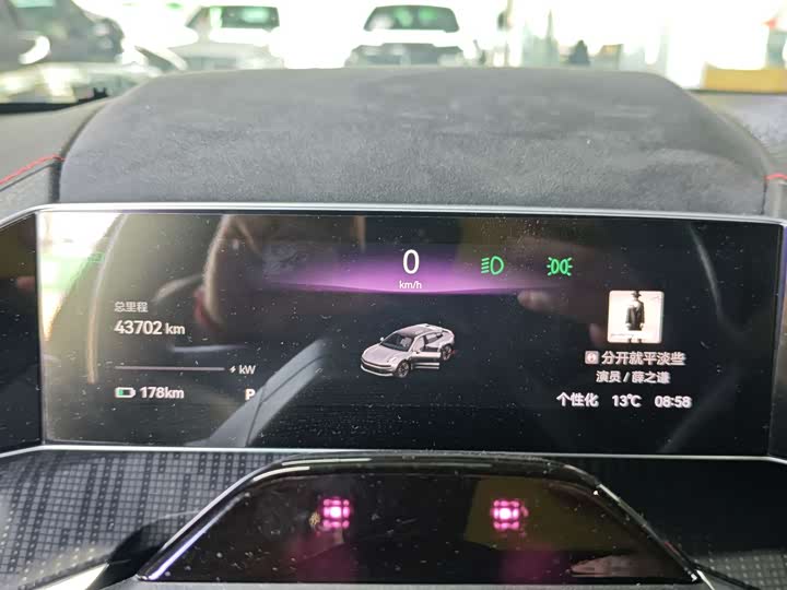 Фото 8 - Zeekr 001