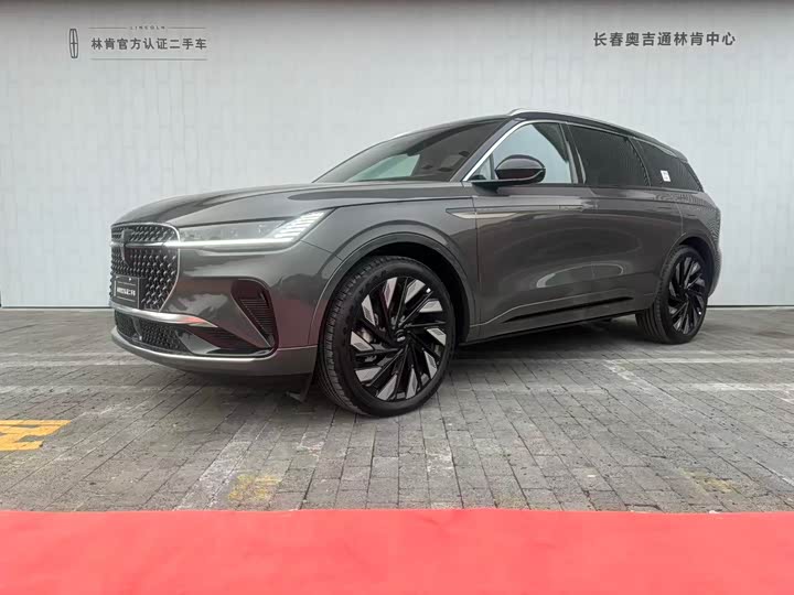 Photo 1 - Lincoln Nautilus