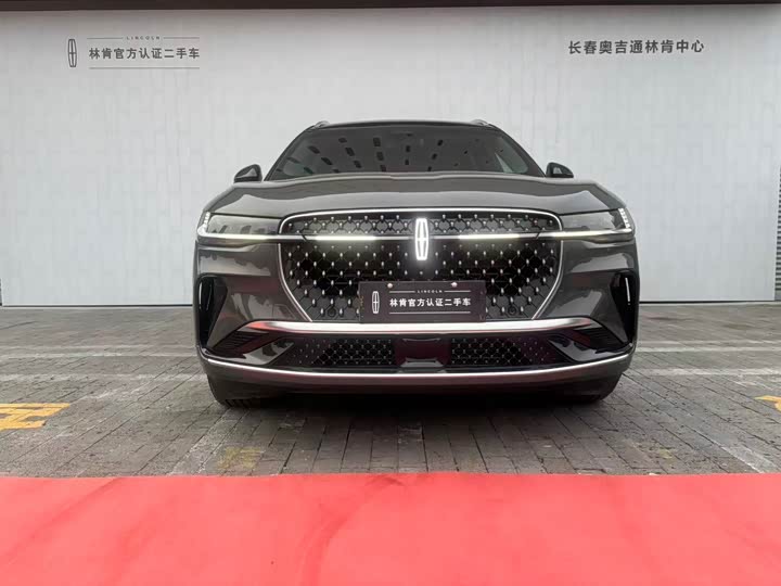 Photo 2 - Lincoln Nautilus