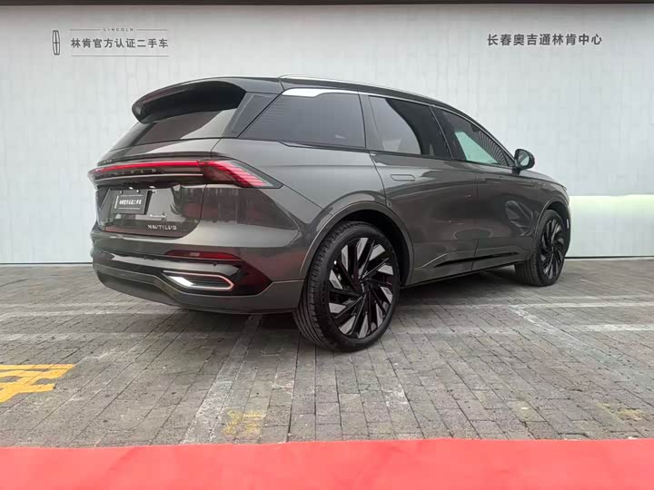 Photo 4 - Lincoln Nautilus