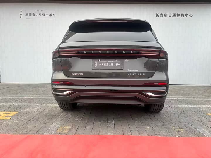 Photo 5 - Lincoln Nautilus