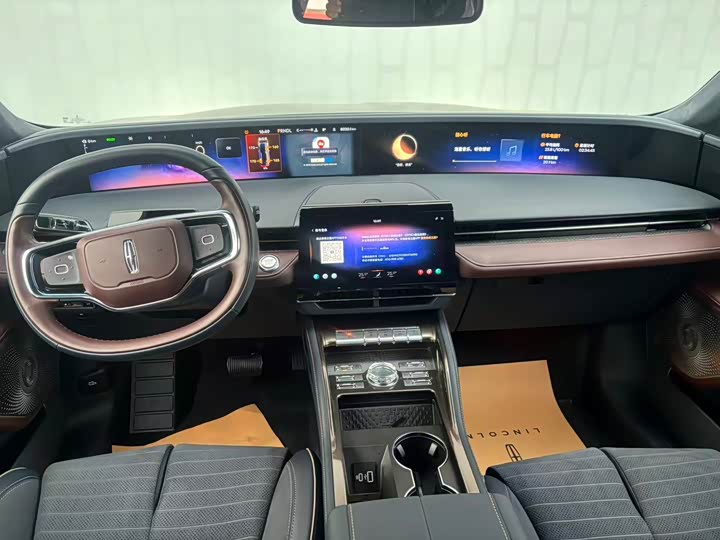 Photo 6 - Lincoln Nautilus