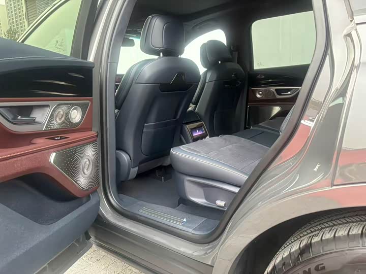 Photo 9 - Lincoln Nautilus