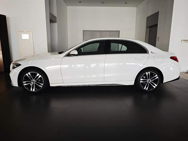 Photo 2 - Mercedes-Benz C-Class Hybrid