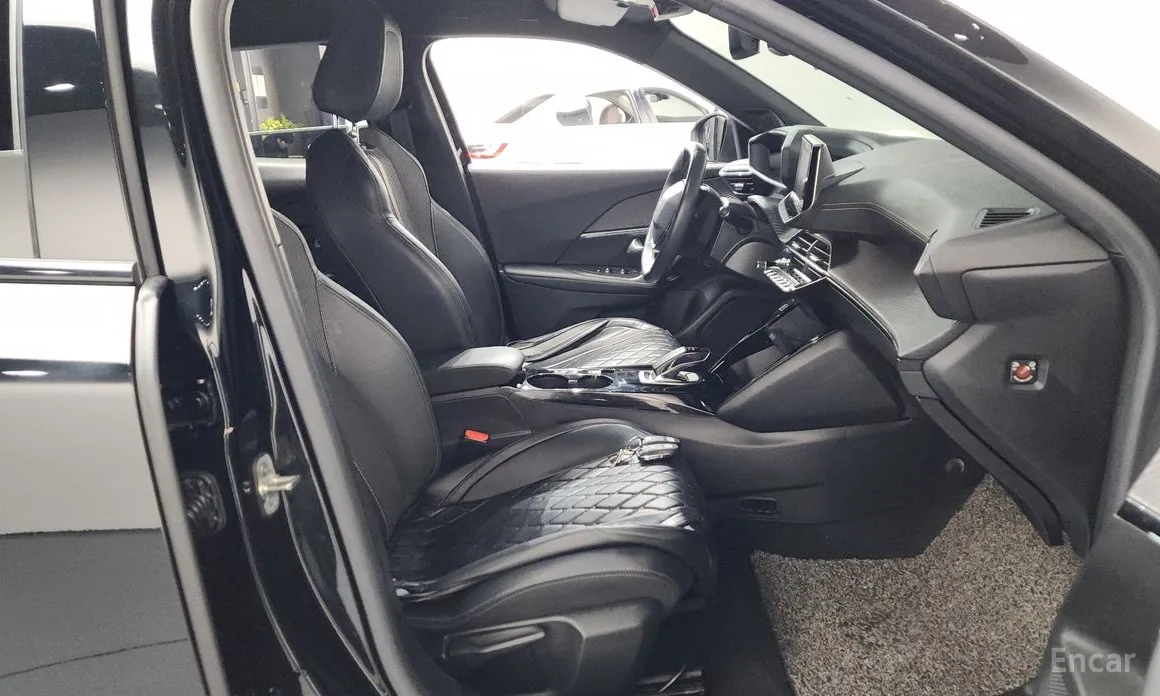 Photo 11 - Peugeot 2008