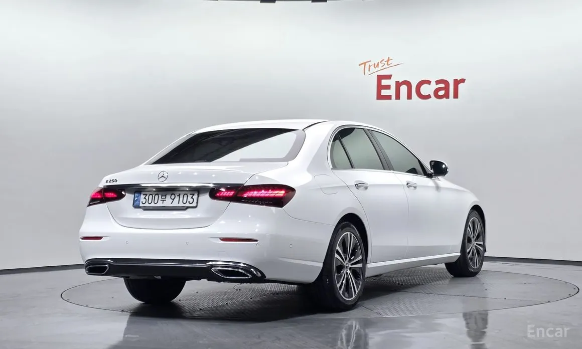 Фото 2 - Mercedes-Benz E-Class