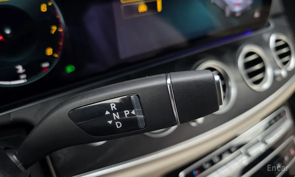 Фото 9 - Mercedes-Benz E-Class