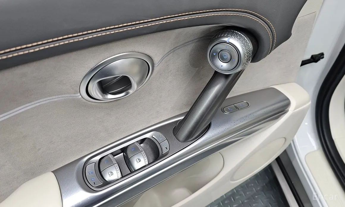 Фото 12 - Genesis GV60