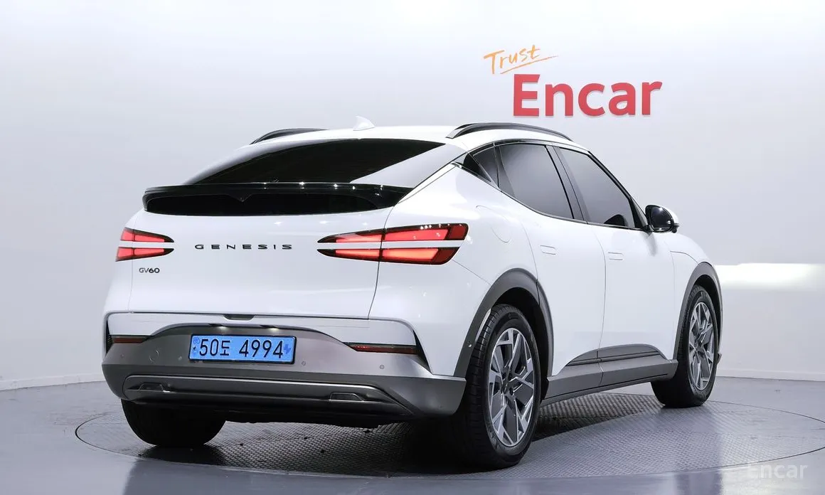 Фото 2 - Genesis GV60