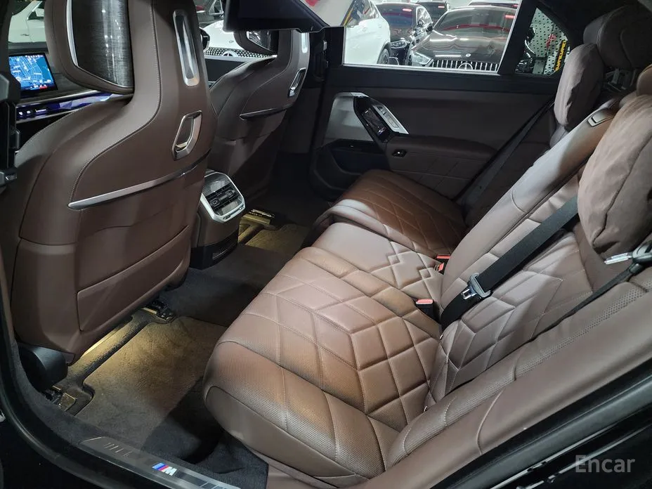 Photo 10 - BMW 7 Series