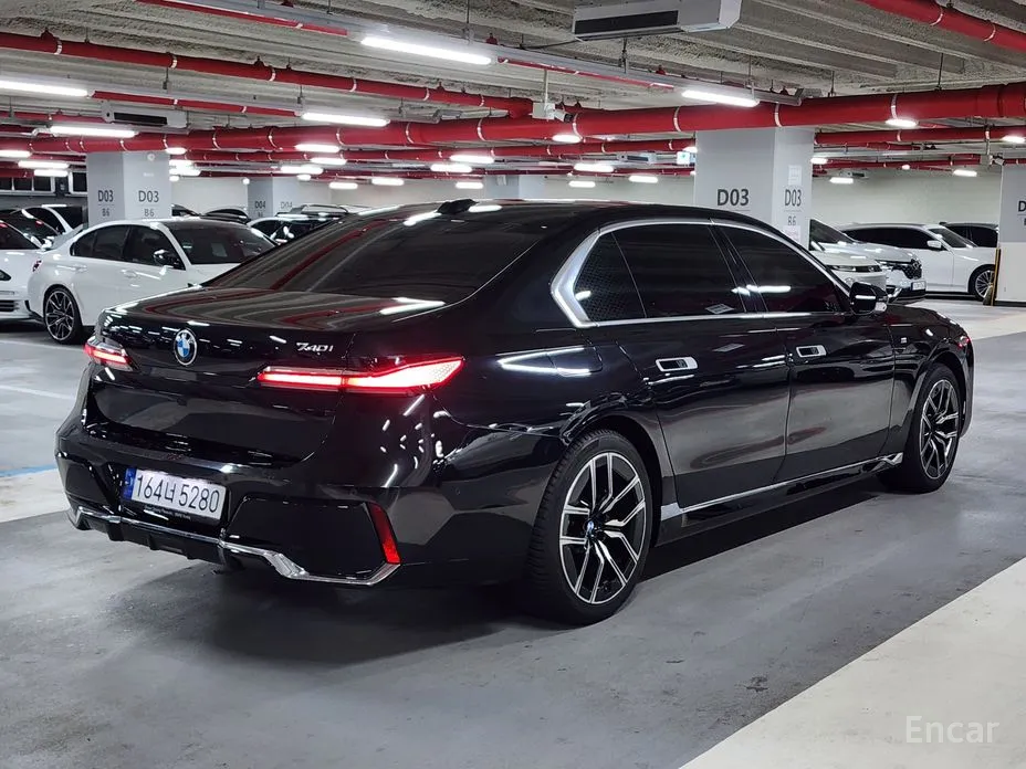 Photo 2 - BMW 7 Series