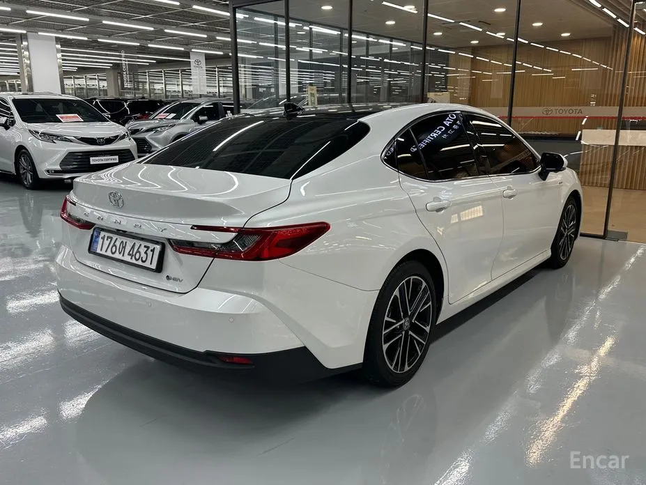 Фото 2 - Toyota Camry