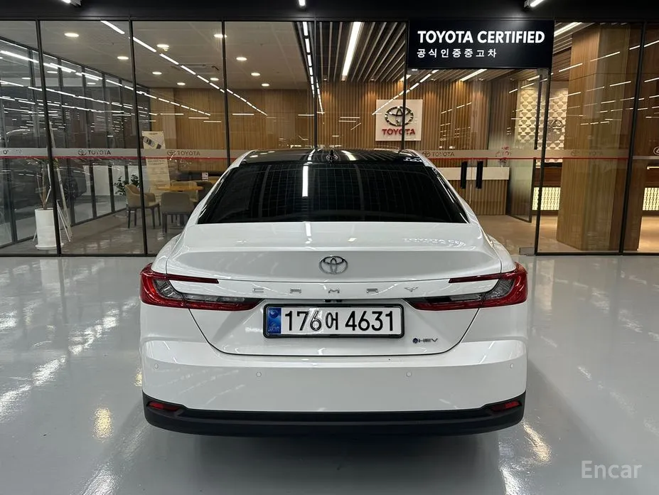 Фото 4 - Toyota Camry