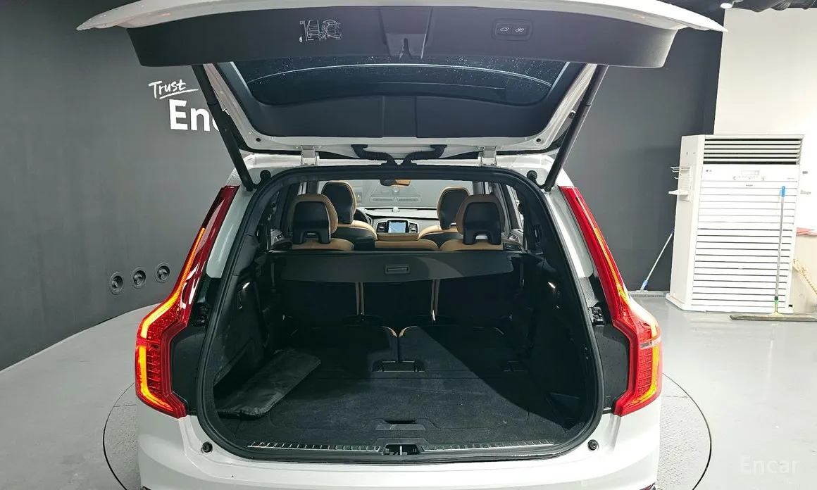 Photo 20 - Volvo XC90