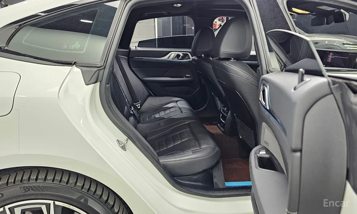 Фото 12 - BMW i4