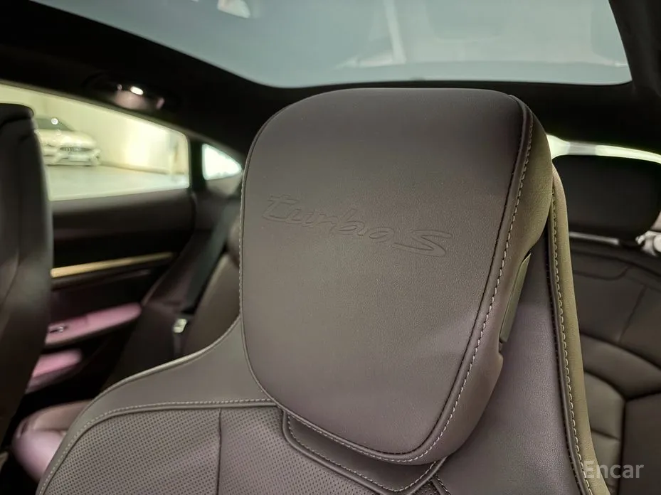 Фото 15 - Porsche Taycan