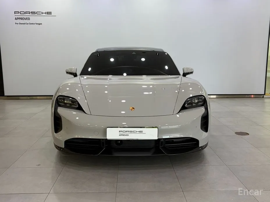 Фото 2 - Porsche Taycan