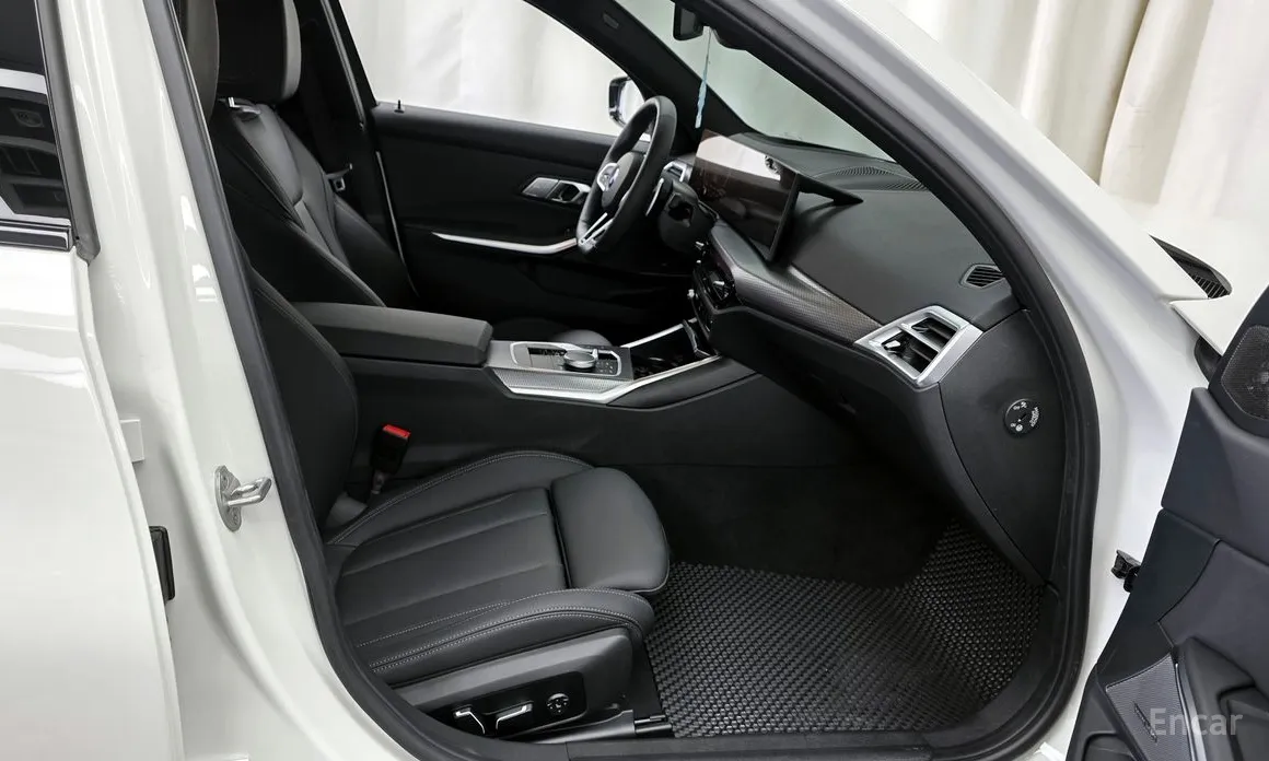 Photo 11 - BMW 3 Series