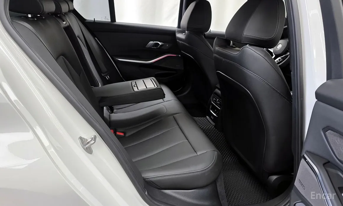 Photo 12 - BMW 3 Series