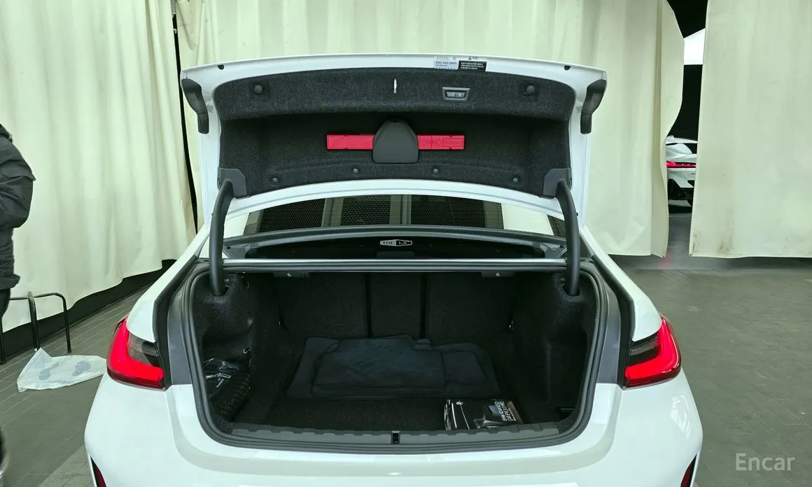 Photo 20 - BMW 3 Series