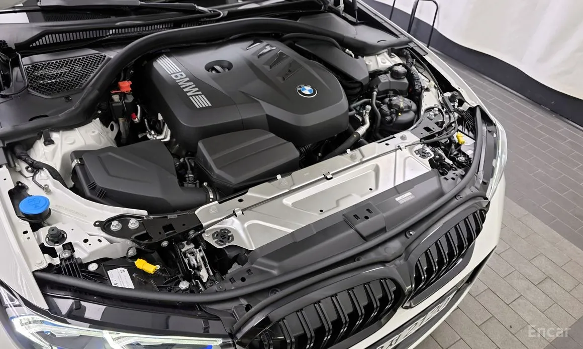 Photo 6 - BMW 3 Series