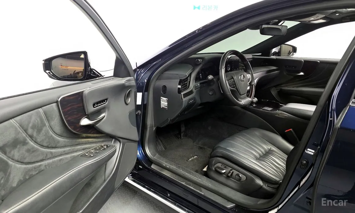 Фото 10 - Lexus LS