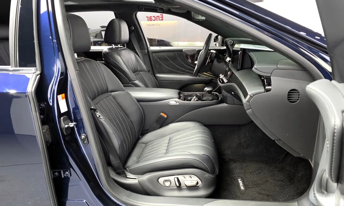 Фото 11 - Lexus LS