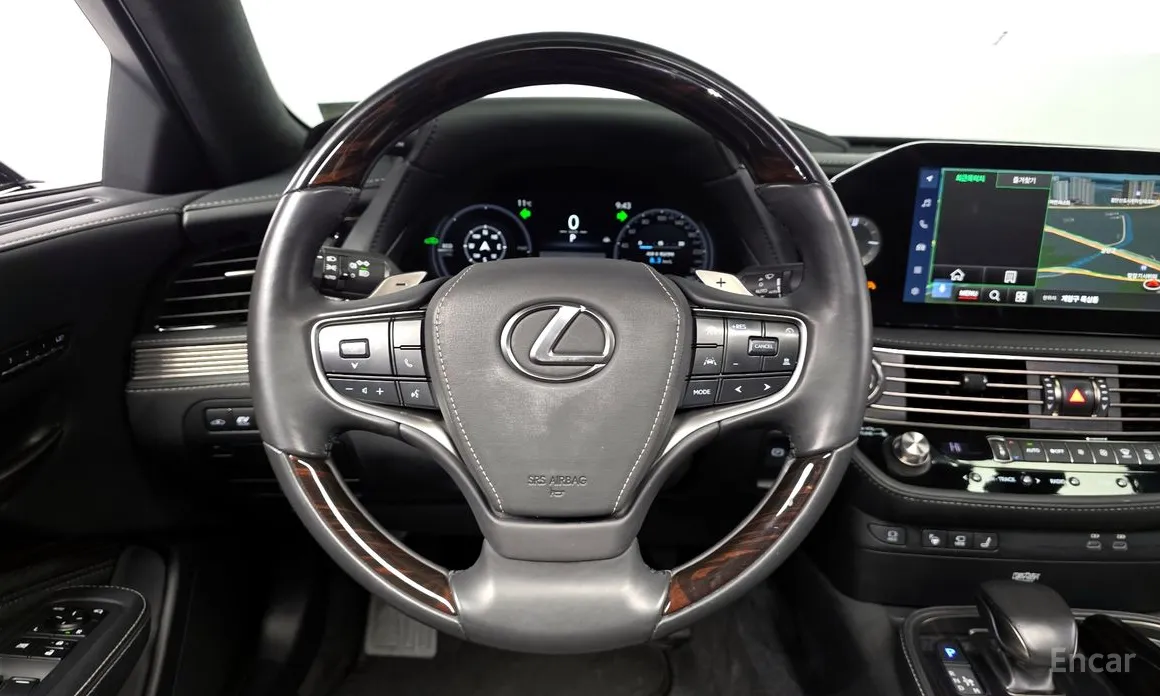 Фото 13 - Lexus LS