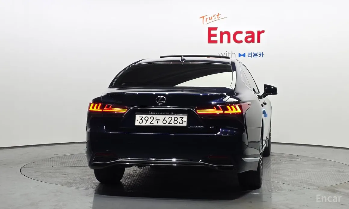 Фото 4 - Lexus LS