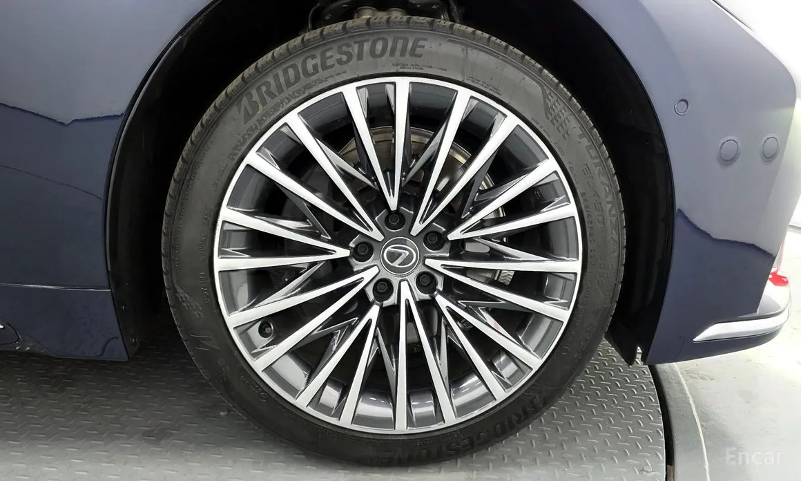 Фото 5 - Lexus LS