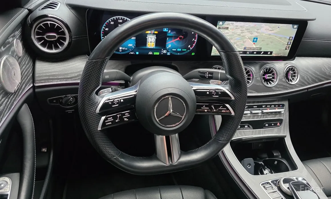 Фото 13 - Mercedes-Benz E-Class