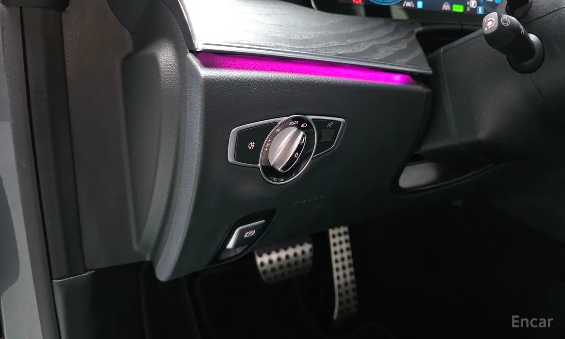 Фото 15 - Mercedes-Benz E-Class