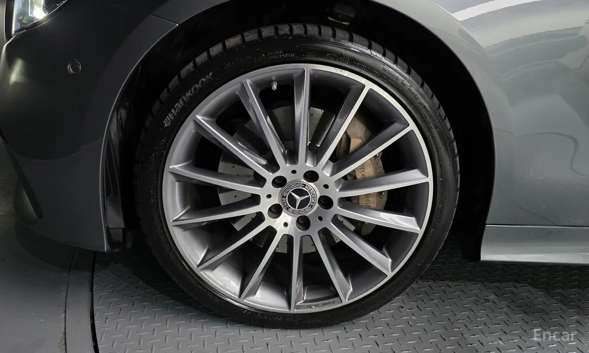 Фото 5 - Mercedes-Benz E-Class