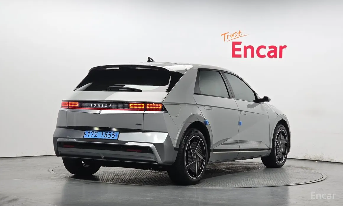 Photo 2 - Hyundai Ioniq 5