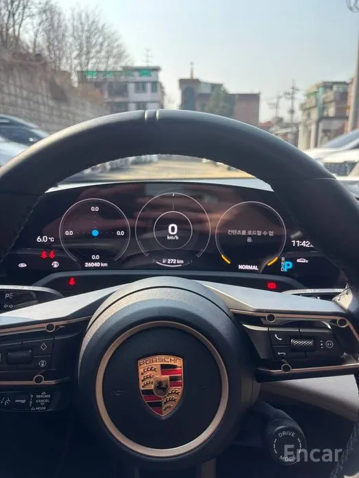 Фото 10 - Porsche Taycan