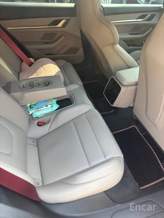 Фото 11 - Porsche Taycan