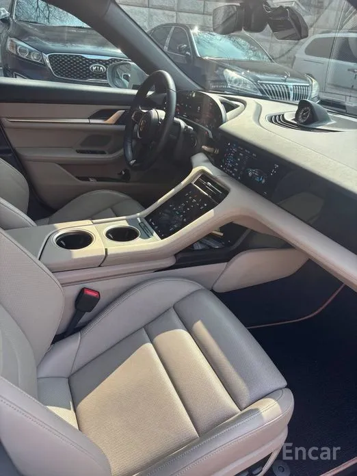 Фото 12 - Porsche Taycan