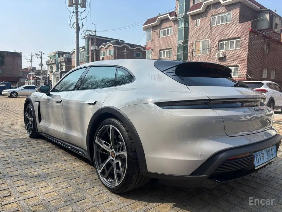 Фото 2 - Porsche Taycan