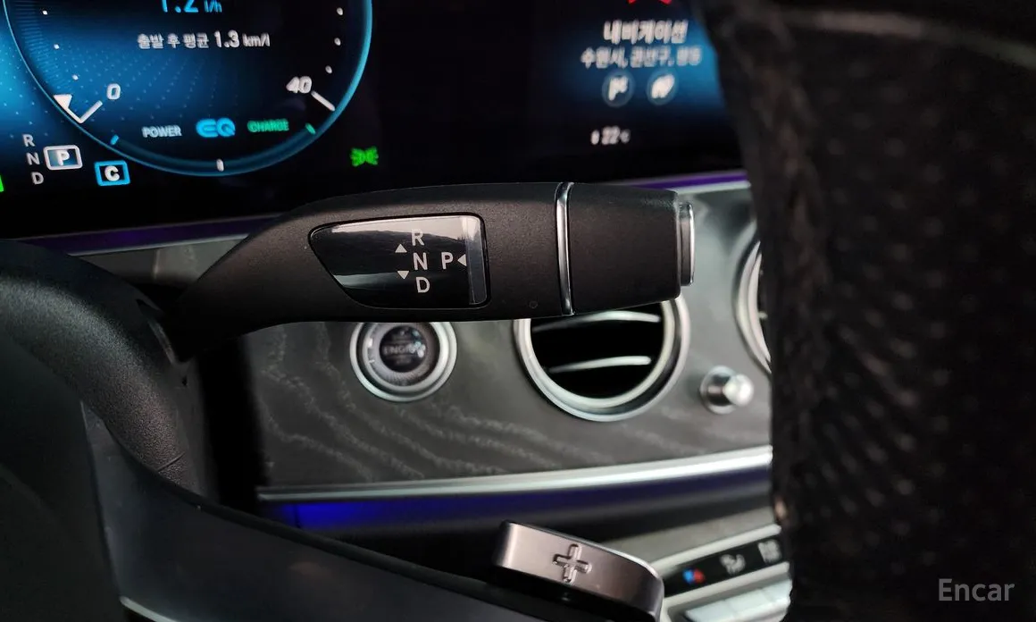 Фото 9 - Mercedes-Benz E-Class