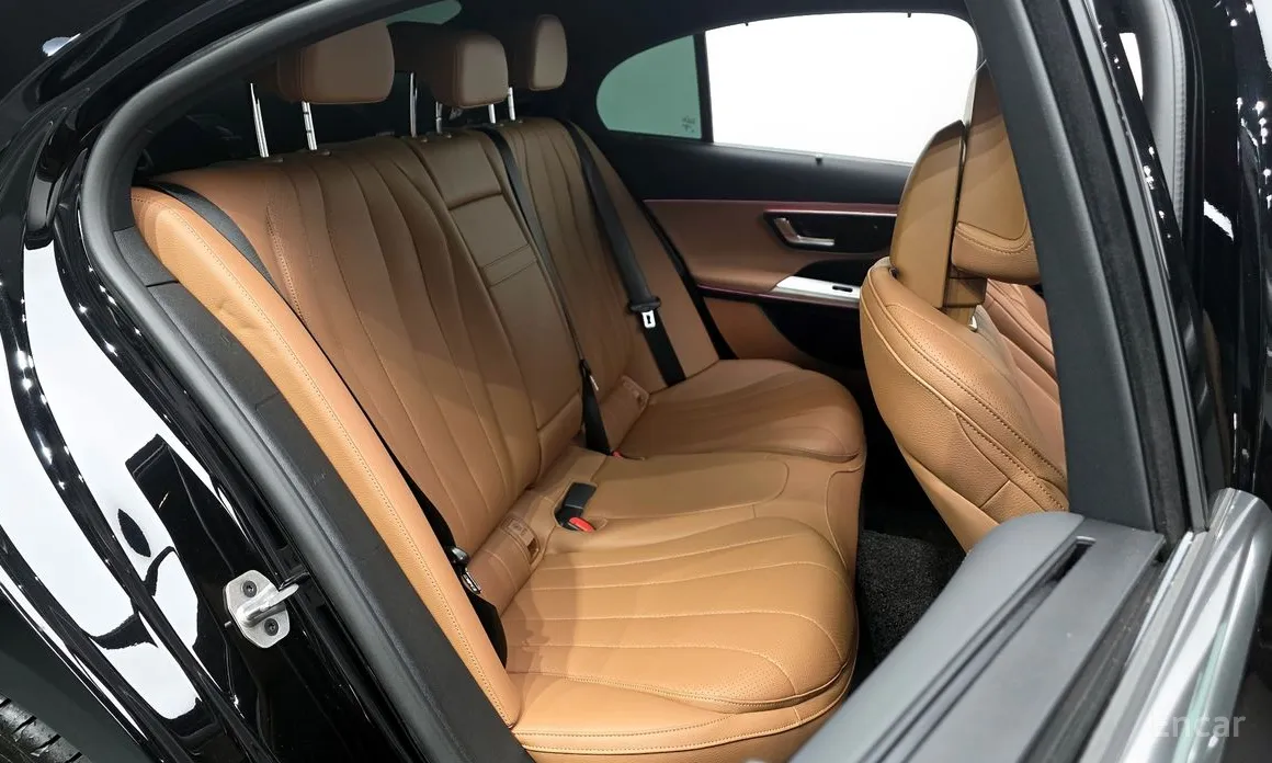 Фото 12 - Mercedes-Benz E-Class