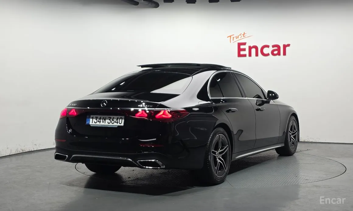 Фото 2 - Mercedes-Benz E-Class