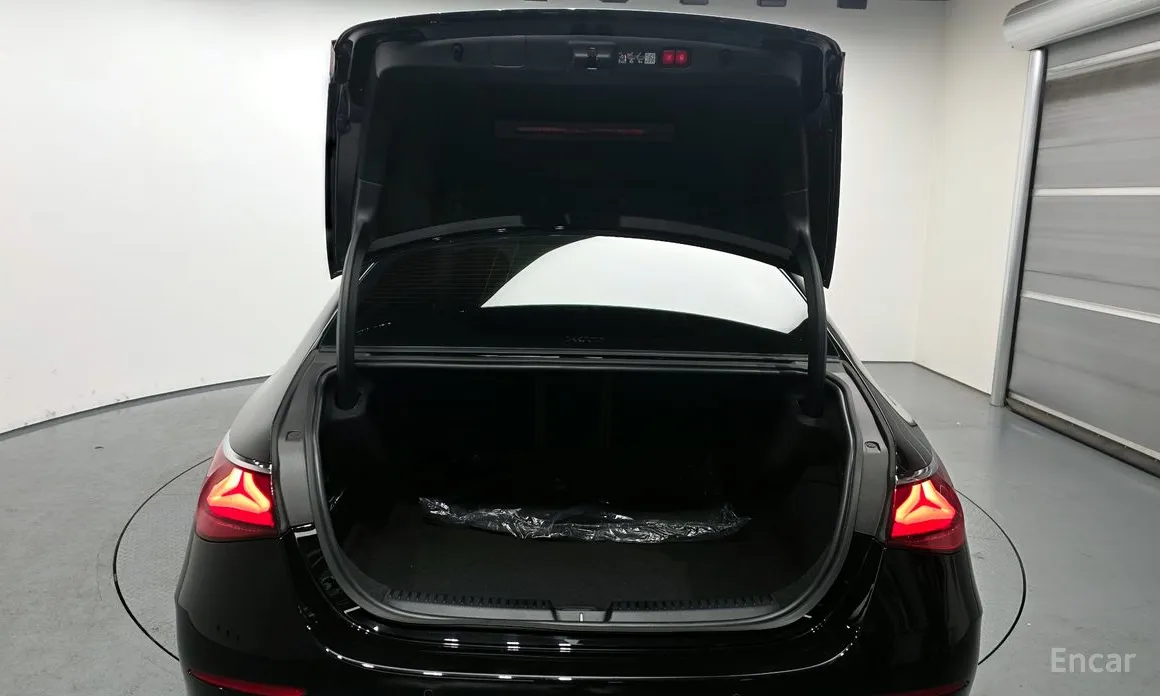 Фото 20 - Mercedes-Benz E-Class