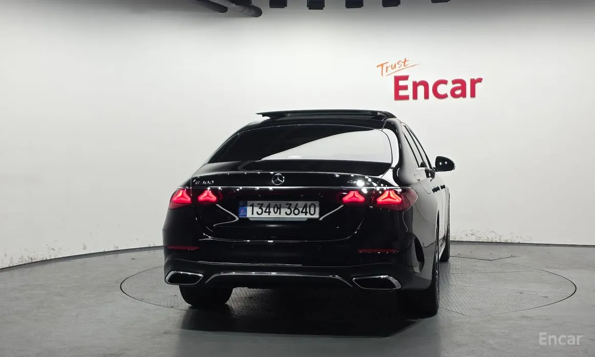 Фото 4 - Mercedes-Benz E-Class