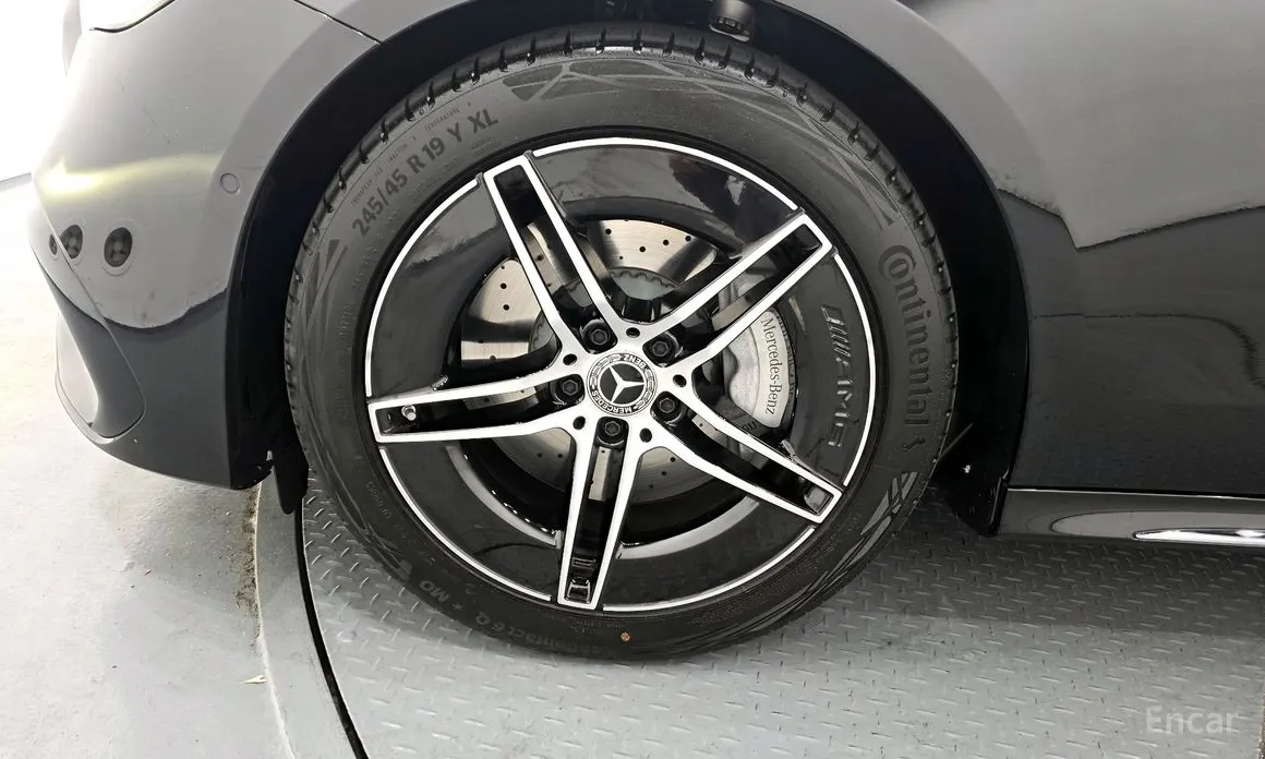 Фото 5 - Mercedes-Benz E-Class