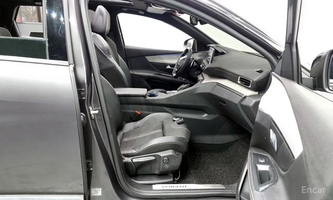 Фото 11 - Peugeot 5008