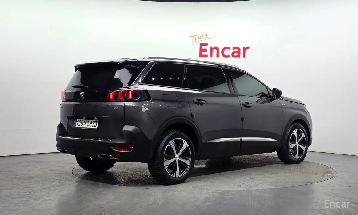 Фото 2 - Peugeot 5008