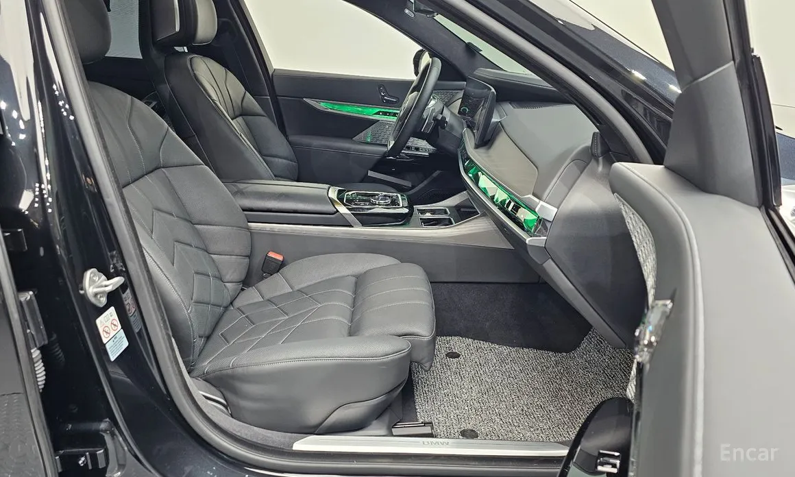 Фото 10 - BMW 7 Series